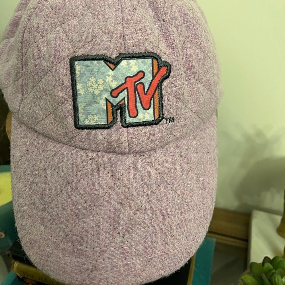 NWT MTV quilted adjustable women’s cap.